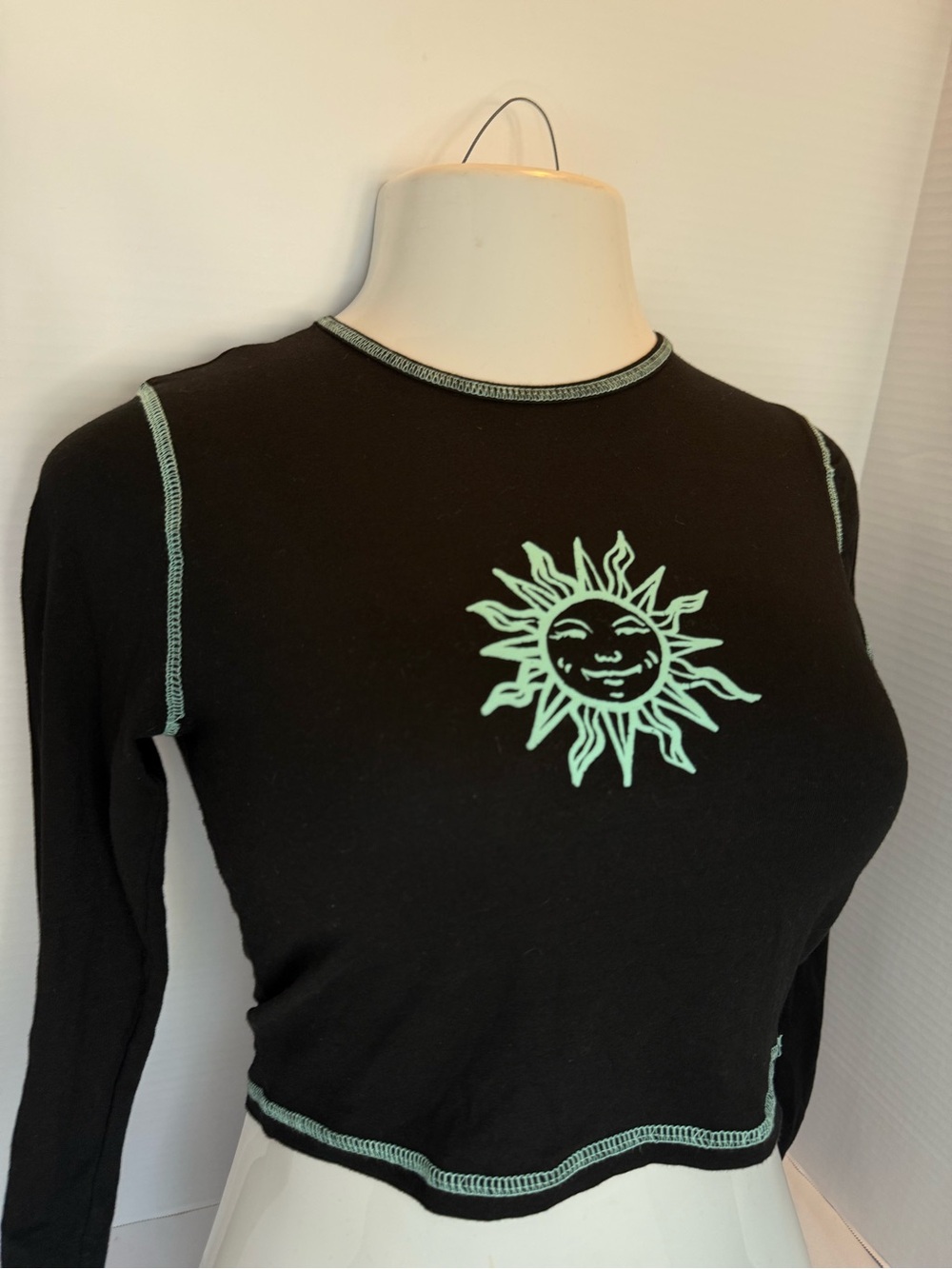 Black Long-Sleeve Crop Top with Mint Sun Graphic